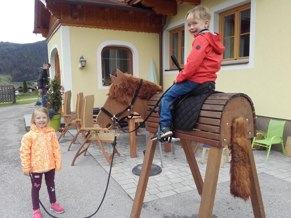 Baby- Und Kinderbauernhof Montaning Forstau  Kültér fotó