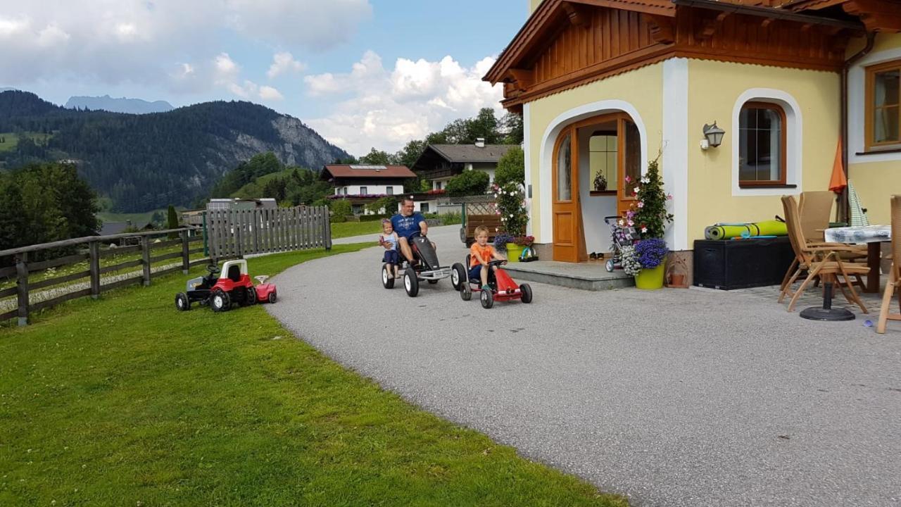 Baby- Und Kinderbauernhof Montaning Forstau  Kültér fotó