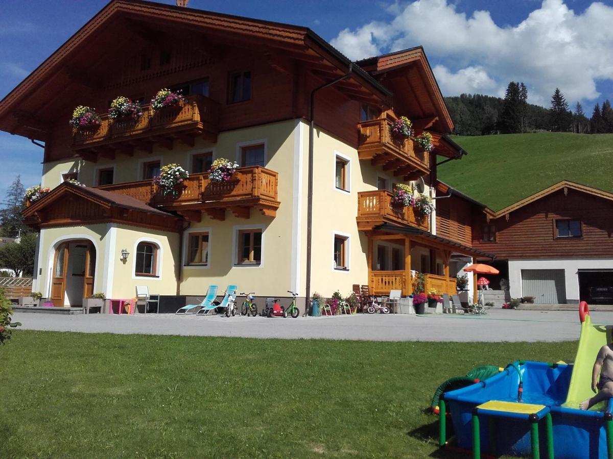 Baby- Und Kinderbauernhof Montaning Forstau  Kültér fotó