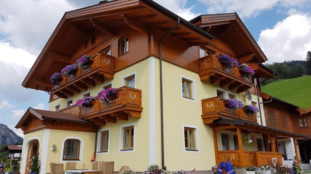 Baby- Und Kinderbauernhof Montaning Forstau  Kültér fotó